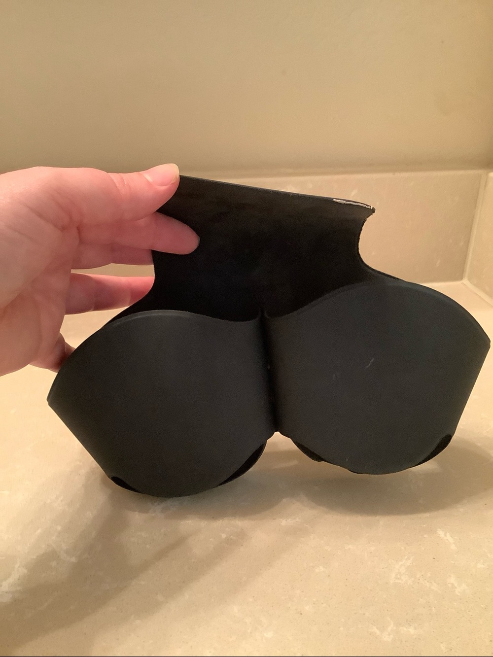 Protective Black Silicone Headset Carrying Case - Picture 3 of 3